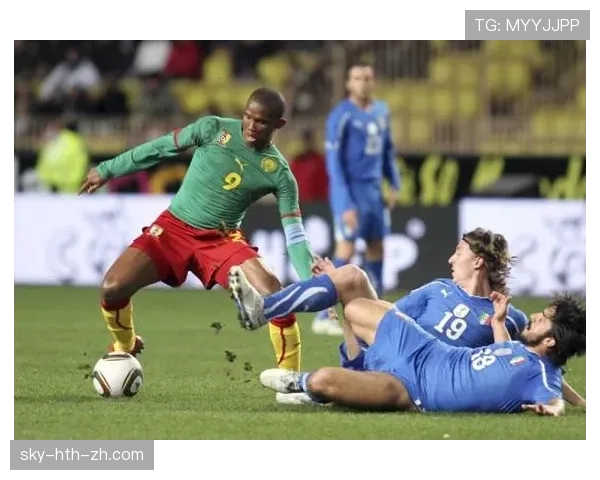 埃托奥如何通过加速突破撕开防线并主导球队进攻？