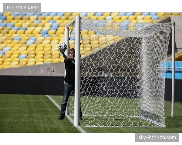 门线技术只判定球是否完全过门线，裁判仍决定进球有效性
